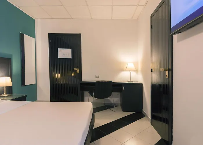 Executive Business מלון